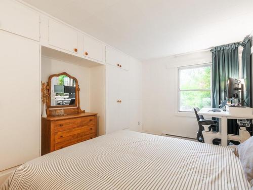 Master bedroom - 2485 Rue Théodore, Montréal (Mercier/Hochelaga-Maisonneuve), QC - Indoor Photo Showing Bedroom