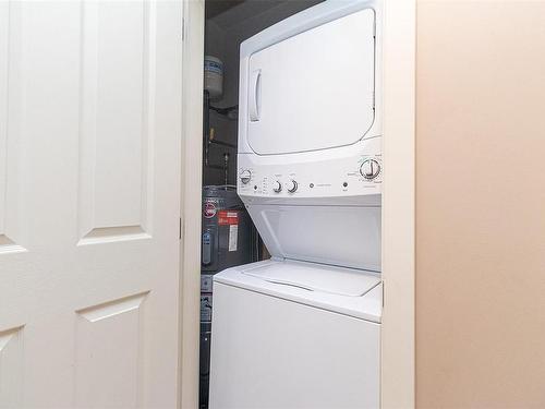 204-623 Treanor Ave, Langford, BC - Indoor Photo Showing Laundry Room