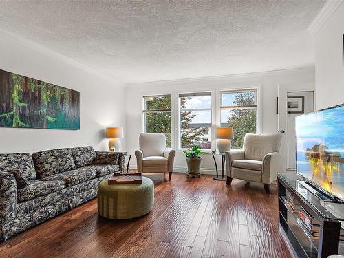 308-2311 Mills Rd, Sidney, BC - Indoor Photo Showing Living Room