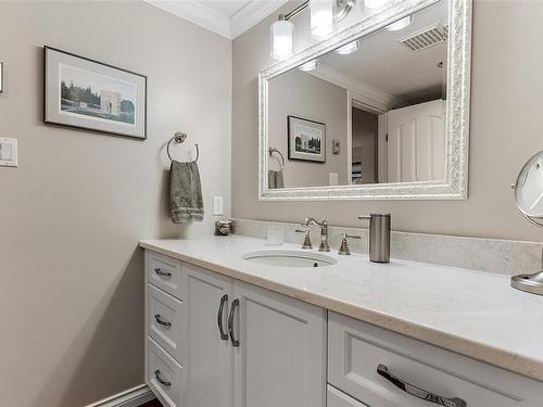 308-2311 Mills Rd, Sidney, BC - Indoor Photo Showing Bathroom