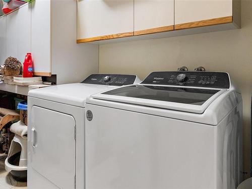 308-2311 Mills Rd, Sidney, BC - Indoor Photo Showing Laundry Room