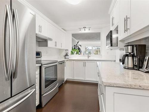 308-2311 Mills Rd, Sidney, BC - Indoor Photo Showing Kitchen With Stainless Steel Kitchen With Upgraded Kitchen