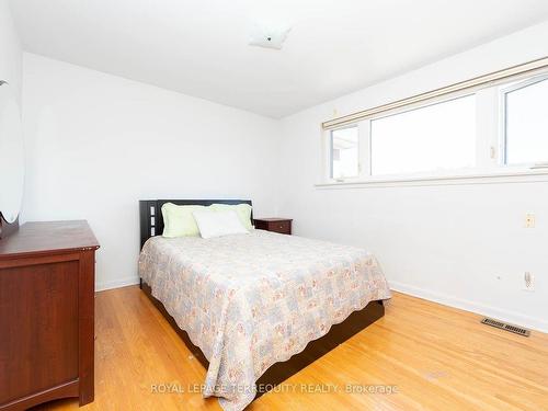 18 Rosette Crt, Toronto, ON - Indoor Photo Showing Bedroom