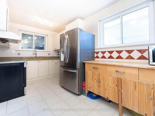 18 Rosette Crt, Toronto, ON - Indoor Photo Showing Kitchen