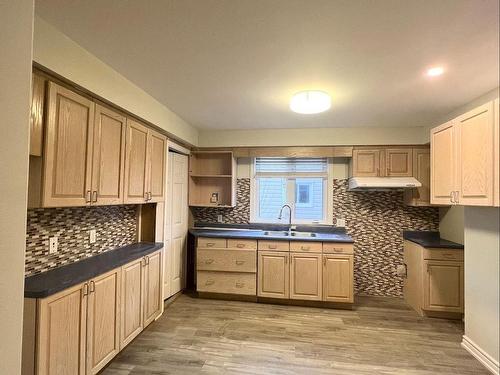 1968 Guild Rd, Pickering, ON - Indoor Photo Showing Kitchen With Double Sink