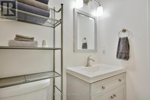 50 Hawthorne Crescent S, Barrie, ON - Indoor Photo Showing Bathroom