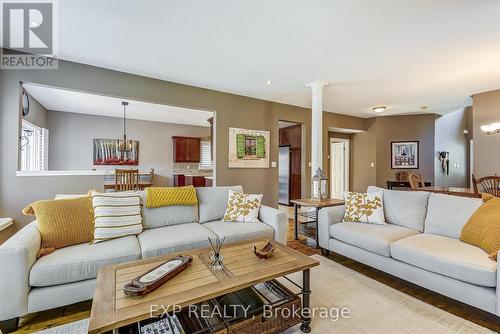 3 Cowper Court, Hamilton, ON - Indoor Photo Showing Living Room