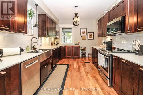 3088 Base Line, Otonabee-South Monaghan, ON - Indoor Photo Showing Kitchen With Upgraded Kitchen