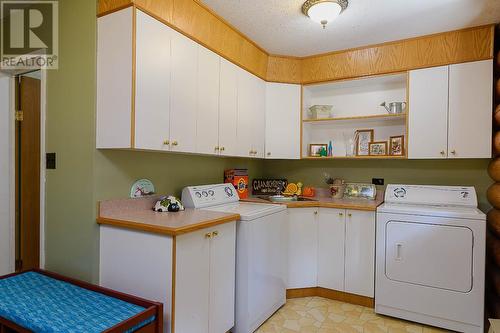 6492 Wasa Lake Park Drive, Wasa, BC - Indoor Photo Showing Laundry Room