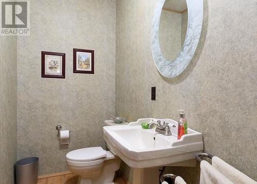 6492 Wasa Lake Park Drive, Wasa, BC - Indoor Photo Showing Bathroom