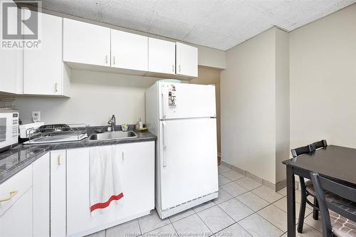 193-195 Janette Avenue, Windsor, ON - Indoor Photo Showing Kitchen