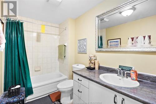 193-195 Janette Avenue, Windsor, ON - Indoor Photo Showing Bathroom