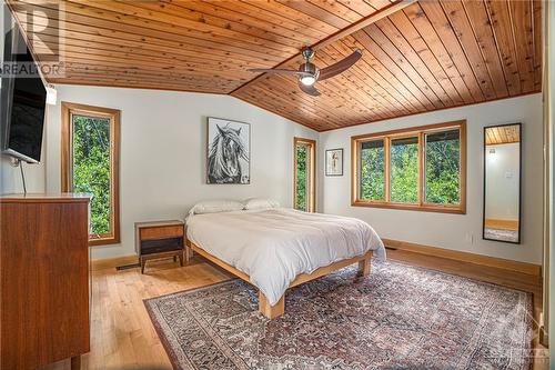 3826 Stonecrest Road, Ottawa, ON - Indoor Photo Showing Bedroom