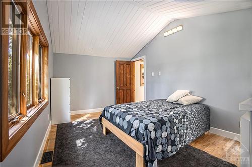 3826 Stonecrest Road, Ottawa, ON - Indoor Photo Showing Bedroom