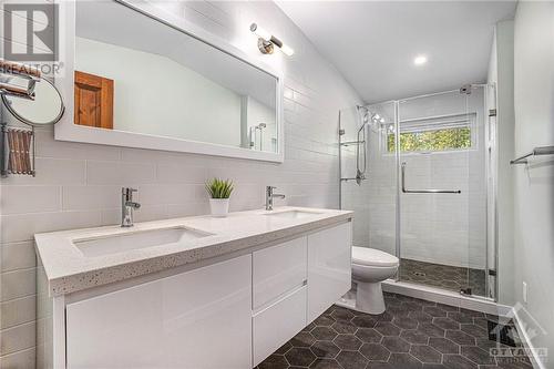 3826 Stonecrest Road, Ottawa, ON - Indoor Photo Showing Bathroom