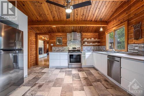 3826 Stonecrest Road, Ottawa, ON - Indoor Photo Showing Kitchen With Double Sink