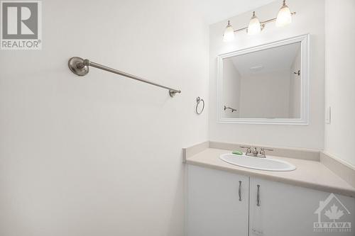 37 Fair Oaks Crescent, Ottawa, ON - Indoor Photo Showing Bathroom