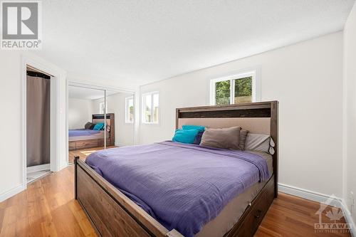 37 Fair Oaks Crescent, Ottawa, ON - Indoor Photo Showing Bedroom