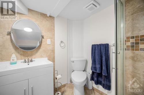 37 Fair Oaks Crescent, Ottawa, ON - Indoor Photo Showing Bathroom