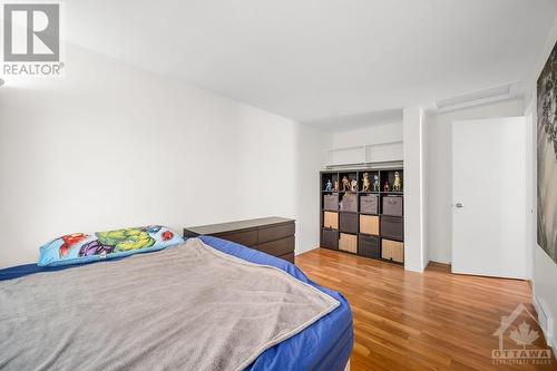 37 Fair Oaks Crescent, Ottawa, ON - Indoor Photo Showing Bedroom