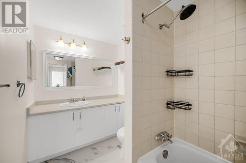 37 Fair Oaks Crescent, Ottawa, ON - Indoor Photo Showing Bathroom