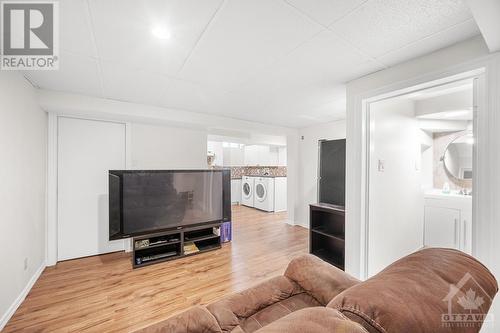 37 Fair Oaks Crescent, Ottawa, ON - Indoor Photo Showing Living Room