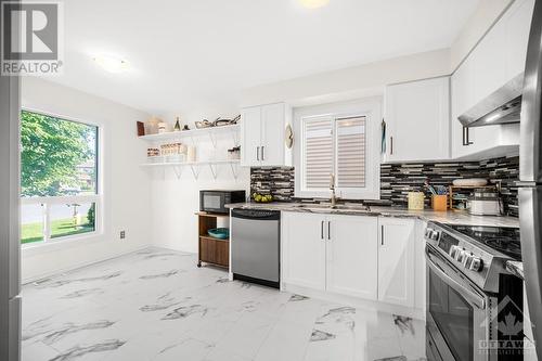 37 Fair Oaks Crescent, Ottawa, ON - Indoor Photo Showing Kitchen With Stainless Steel Kitchen