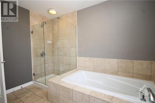 322 Fairlakes Way, Ottawa, ON - Indoor Photo Showing Bathroom