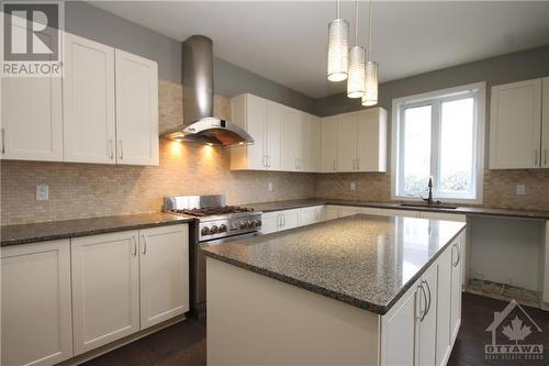 322 Fairlakes Way, Ottawa, ON - Indoor Photo Showing Kitchen