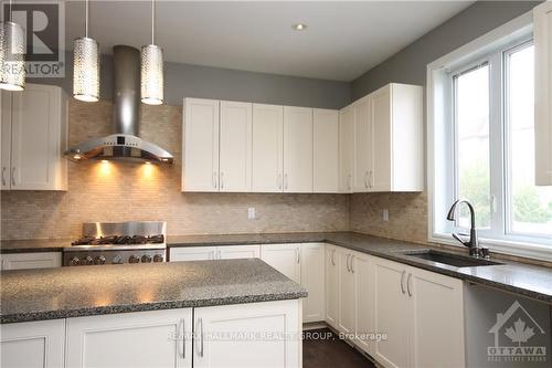 322 Fairlakes Way, Ottawa, ON - Indoor Photo Showing Kitchen With Upgraded Kitchen