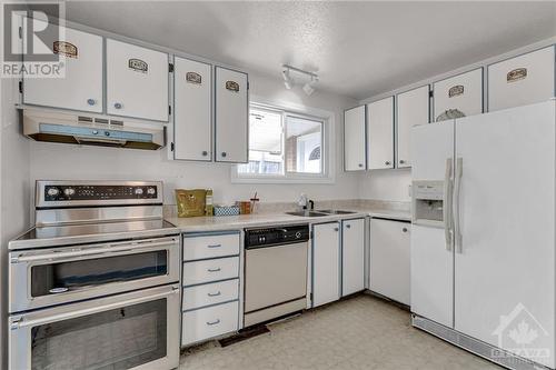 1271 Meadowlands Drive E, Ottawa, ON - Indoor Photo Showing Kitchen With Double Sink