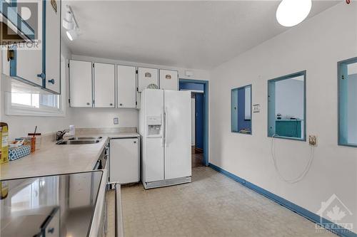 1271 Meadowlands Drive E, Ottawa, ON - Indoor Photo Showing Kitchen With Double Sink