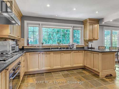 27 Windham Drive, Toronto, ON - Indoor Photo Showing Kitchen