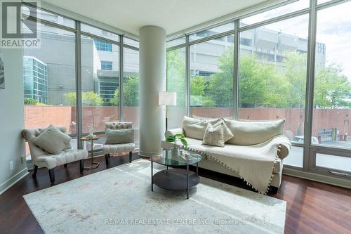 201 - 81 Navy Wharf Court, Toronto, ON - Indoor