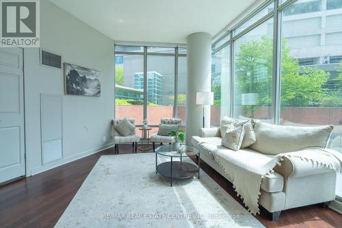 201 - 81 Navy Wharf Court, Toronto, ON - Indoor Photo Showing Living Room