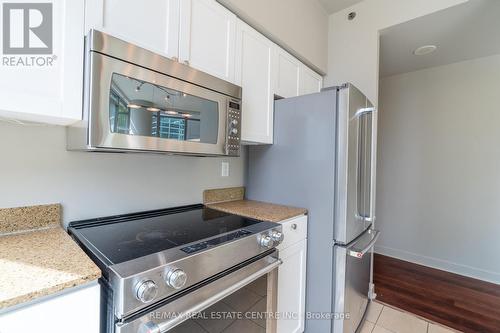 201 - 81 Navy Wharf Court, Toronto, ON - Indoor Photo Showing Kitchen