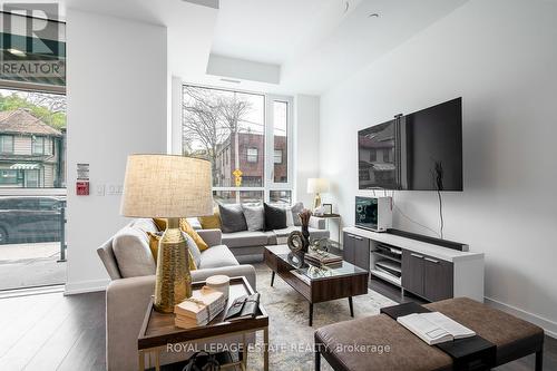 154 Logan Avenue, Toronto, ON - Indoor Photo Showing Living Room