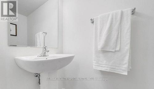 32 Goldeye Street, Whitby, ON - Indoor Photo Showing Bathroom