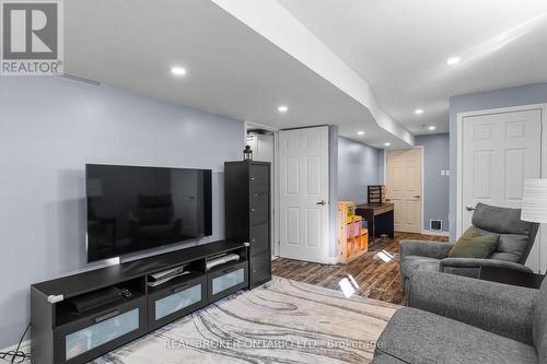 101 Wessenger Drive S, Barrie, ON - Indoor Photo Showing Living Room