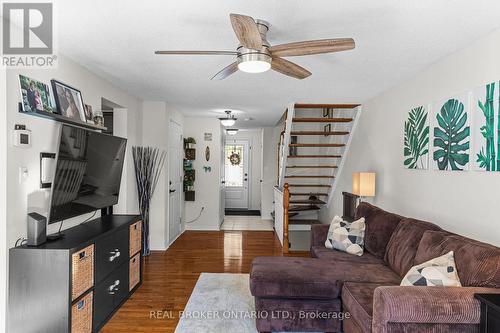 101 Wessenger Drive S, Barrie, ON - Indoor Photo Showing Living Room