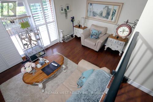 2244 - 2244 Marine Drive, Oakville, ON - Indoor Photo Showing Living Room