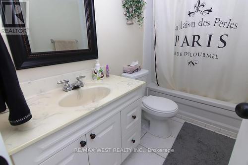 2244 - 2244 Marine Drive, Oakville, ON - Indoor Photo Showing Bathroom