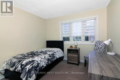 2244 - 2244 Marine Drive, Oakville, ON - Indoor Photo Showing Bedroom