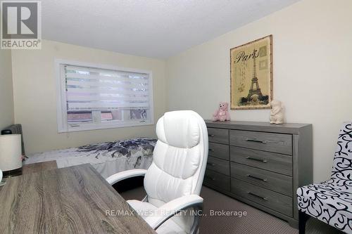 2244 - 2244 Marine Drive, Oakville, ON - Indoor Photo Showing Bedroom