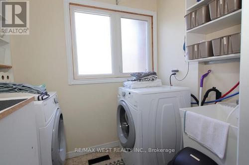 2244 - 2244 Marine Drive, Oakville, ON - Indoor Photo Showing Laundry Room