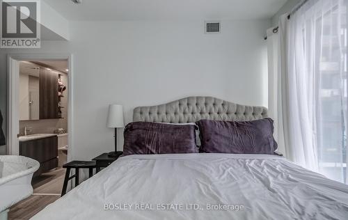 303 - 21 Park Street E, Mississauga, ON - Indoor Photo Showing Bedroom