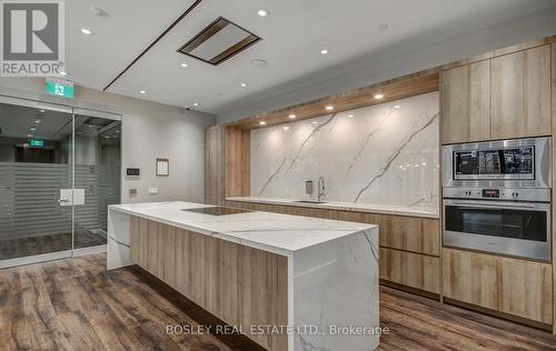 303 - 21 Park Street E, Mississauga, ON - Indoor Photo Showing Kitchen