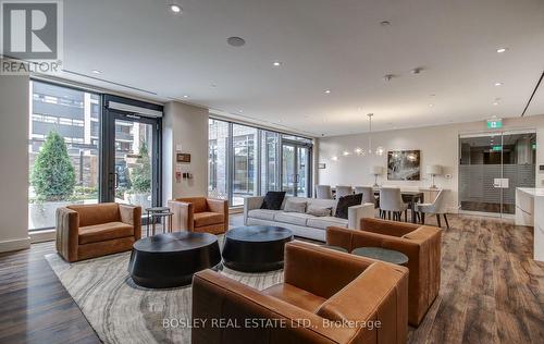 303 - 21 Park Street E, Mississauga, ON - Indoor Photo Showing Living Room