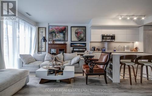 303 - 21 Park Street E, Mississauga, ON - Indoor Photo Showing Living Room