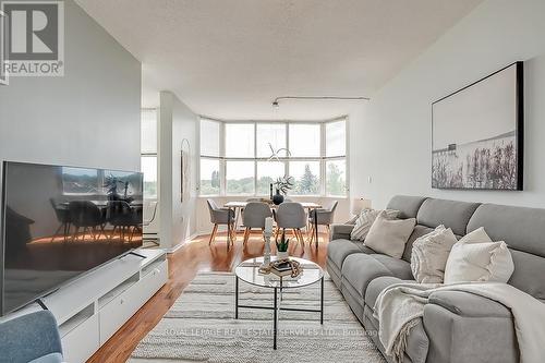 411 - 2199 Sixth Line, Oakville, ON - Indoor Photo Showing Living Room